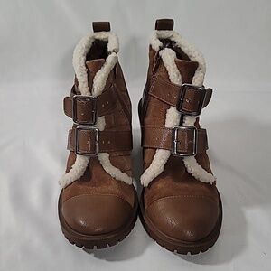 NINE WEST BOOTIES TAN COLOR SIZE 6M